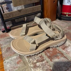 Teva size 7 women’s Hurricane Xlt2 sandal new without box